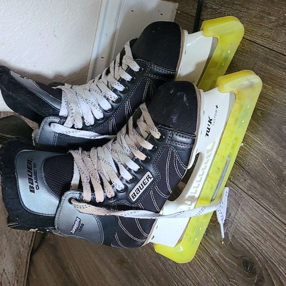 Uni sex hockey skates